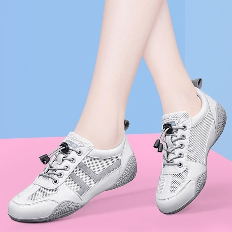 Mesh breathable hollow-out white sneakers for women, 2025 summer new arrival, versatile casual shoes for students, fashionable athletic skate shoes