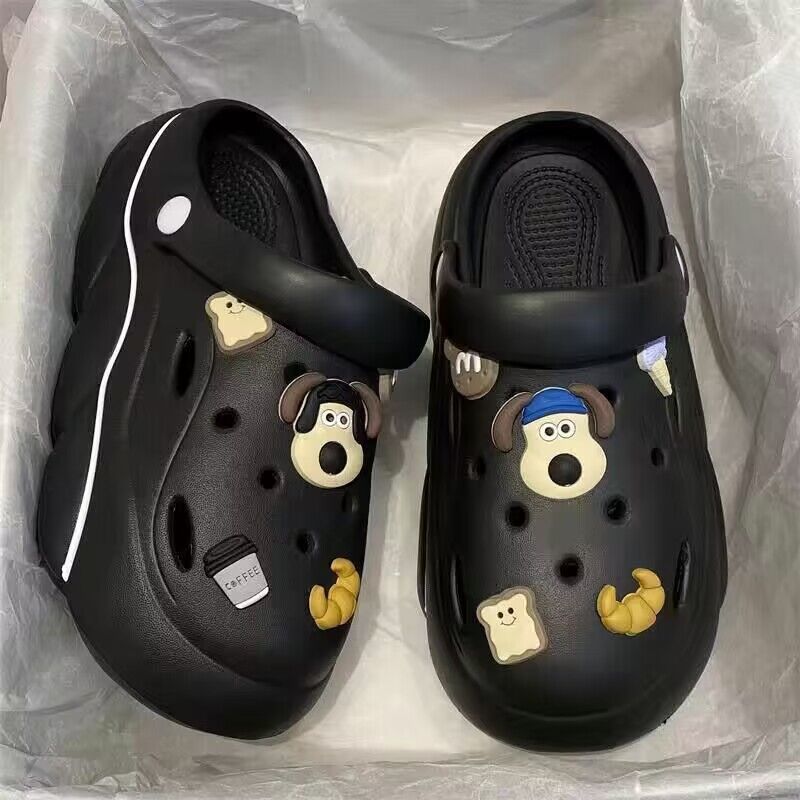 New arrival diy clogs for women wholesale summer cute cartoon couple outwear baotou thick sole shit-stepping slippers for women