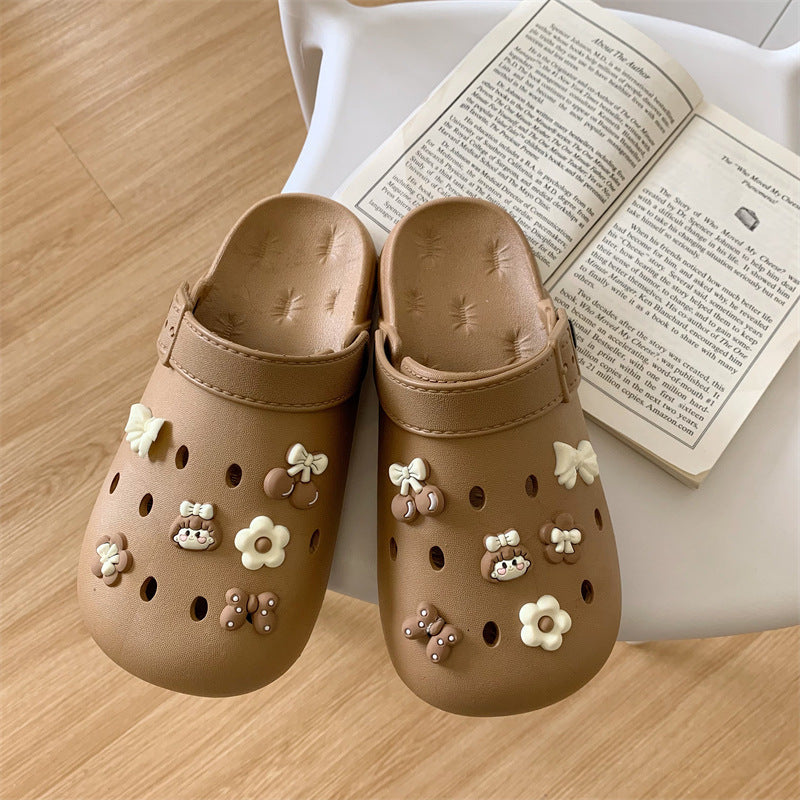 Sweet croc shoes for women, girly heart summer, cute student internet celebrity outwear, non-slip, stomping on shit, soft thick sole beach shoes