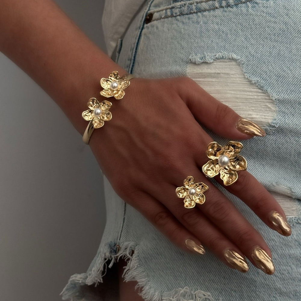 Flower opening bracelet wholesale european and american cross-border fashion irregular pleated jewelry niche design double ring for women