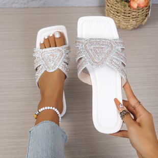 summer new arrival: plus-size women's flat slippers for cross-border e-commerce. available in sizes 35-43. wholesale options available. dropshipping to  and