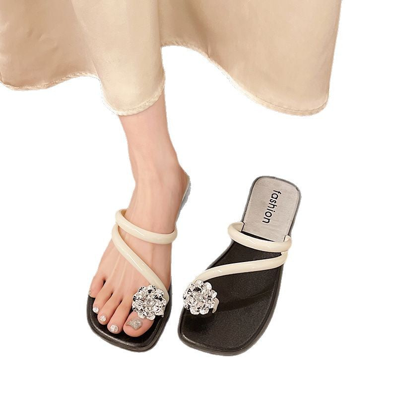 Women's slippers for outdoor wear - 2025 summer new arrivals: trendy, fashionable women's chunky heel flat sandals, thong sandals, and flip-flops