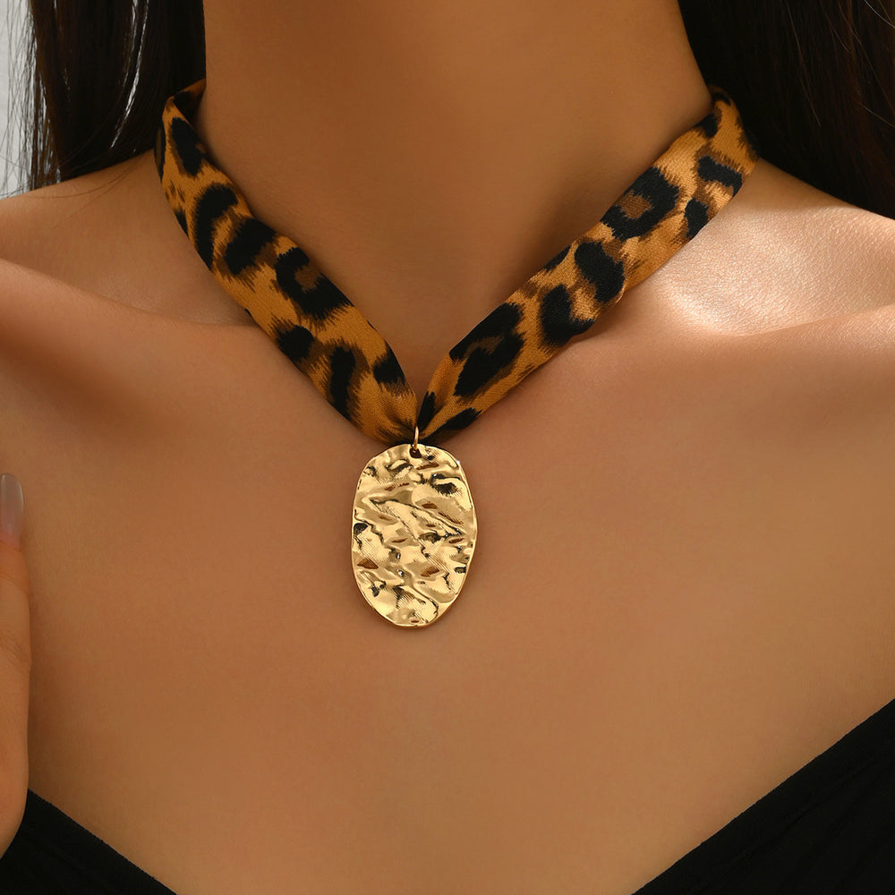 Leopard print love necklace wholesale european and american cross-border niche trendy jewelry hip-hop style star heart choker necklace