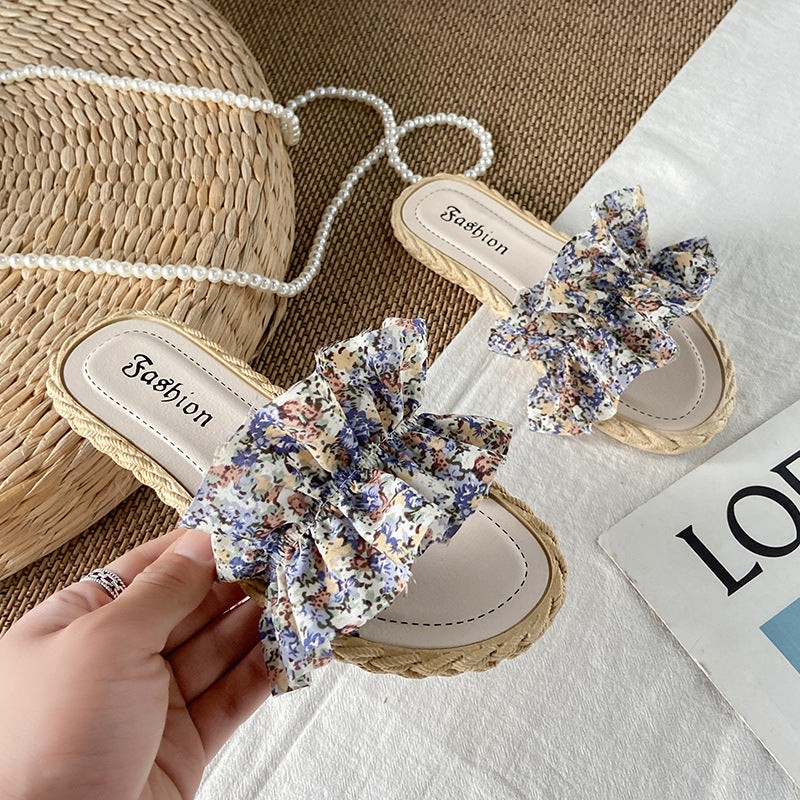 Influencer-approved women's summer slippers, korean-style, trendy and instagrammable, 2021 new collection, fairy-style floral print, versatile, non-slip, beach-ready sandals and slippers