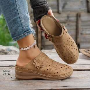 summer new arrival: plus-size platform clog slippers for cross-border e-commerce. sizes 36-43 available. wholesale options available. dropshipping to  and
