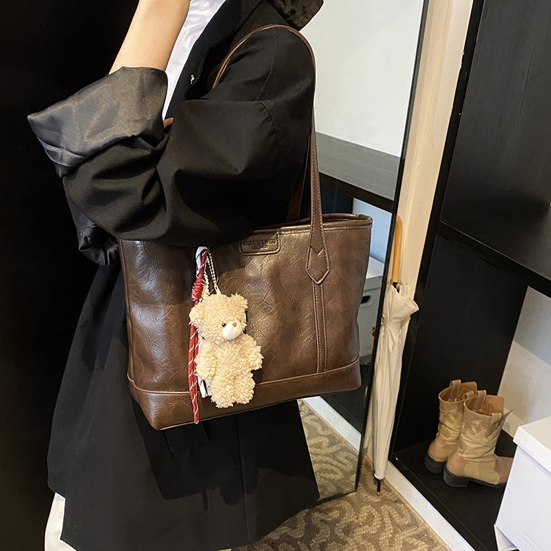 Retro large-capacity bag women's 2025 winter new shoulder bag fashionable foreign style fashionable commuter tote bag