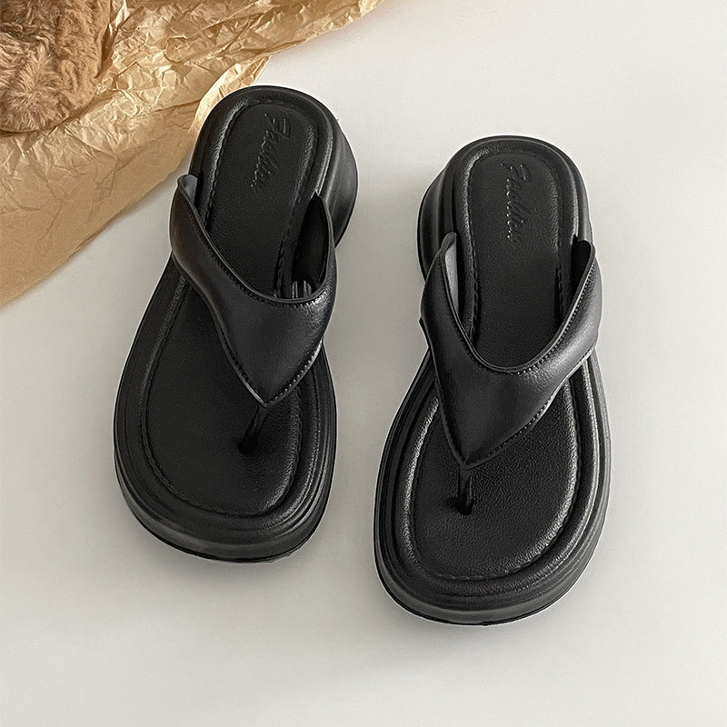 Trendy black platform flip-flops for women - new 2024 summer collection - outdoor, non-slip, height-increasing beach sandals