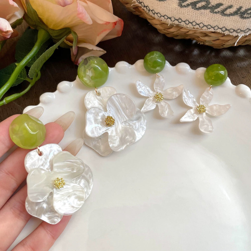 White summer green flower earrings for women niche stylesense of design forest styleeasiest for match earrings show face small holiday style earrings