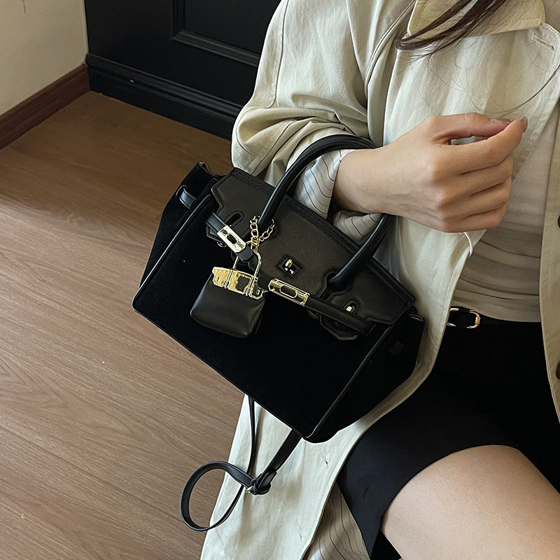 High-end minimalist small bag for women, new 2025 autumn/winter collection, versatile crossbody bag, fashionable casual handbag