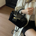 High-end minimalist small bag for women, new 2025 autumn/winter collection, versatile crossbody bag, fashionable casual handbag