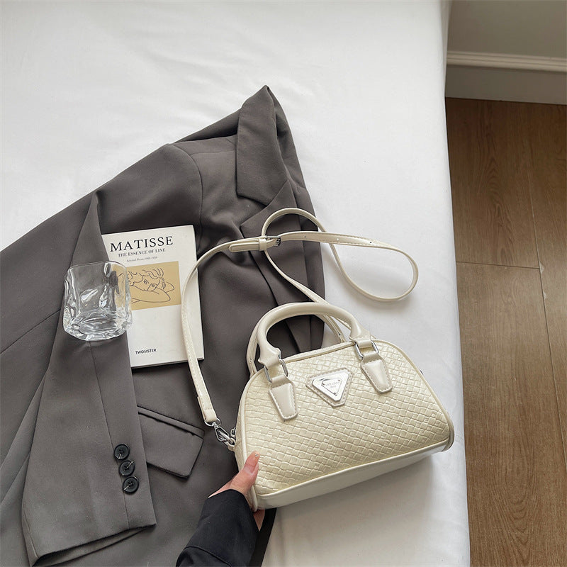 Retro small bag women 2025 new popular versatile messenger bag super fire portable bowling bag fashion shoulder bag