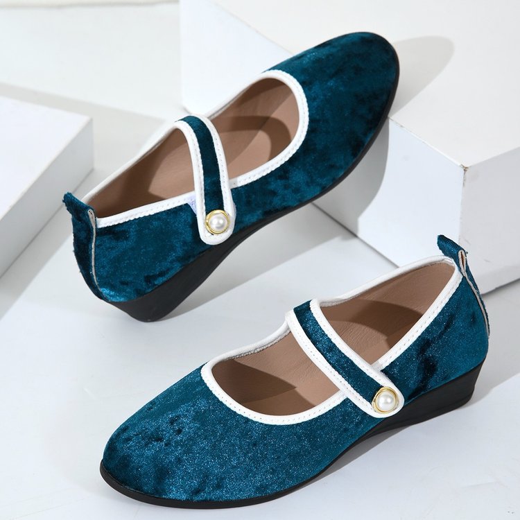 Plus size women's flats for export - new spring/autumn  collection: flat, satin, wedge heel, slip-on, low-cut casual shoes with velcro closure