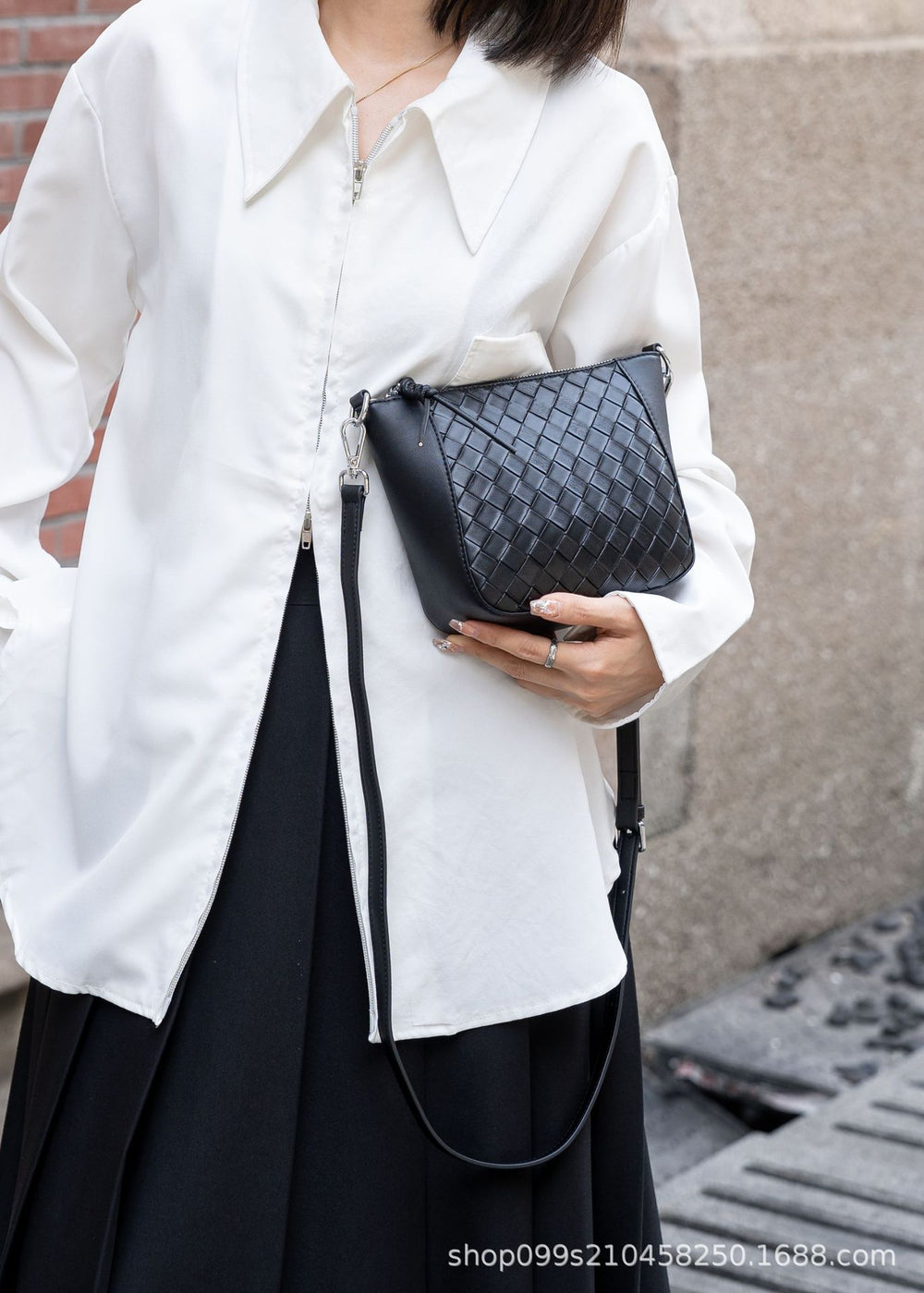 Woven crossbody small bag for women easiest for match dumpling bag guangzhou luggage fashionclassy sense one-shoulder genuine leather crossbody bag