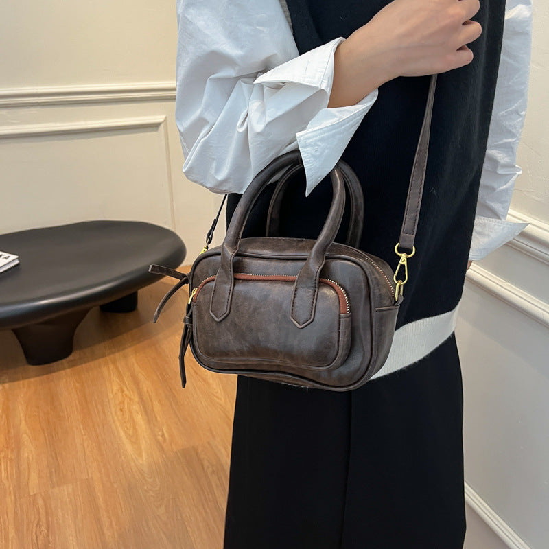 Retro niche handbag women's autumn and winter 2025 new simple commuter small square bag versatile simple messenger bag