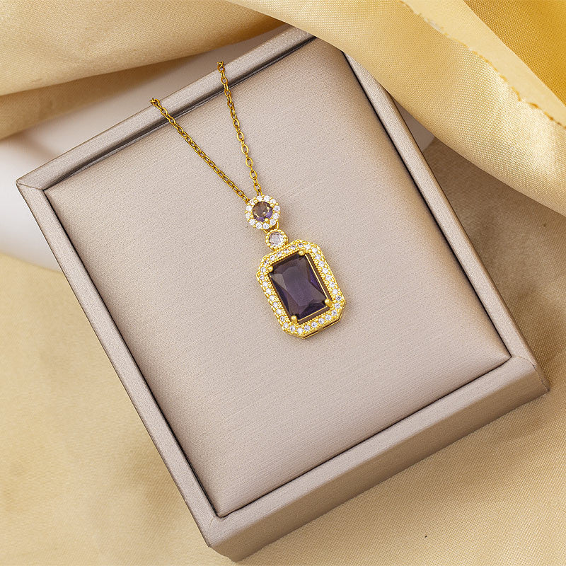 Necklace for women, simple and fashionable, electroplated titanium steel pendant, niche design, accessible luxury, high-end, accessible luxury style, golden clavicle chain