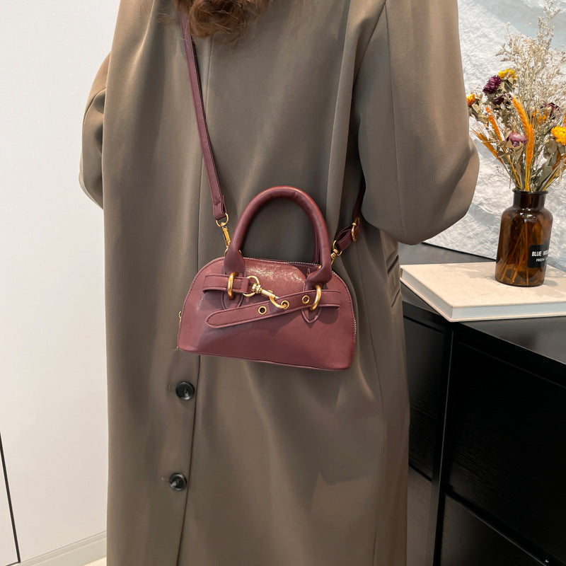 Cross-border niche design retro commuting versatile shoulder armpit 2025 new high-texture casual portable messenger bag