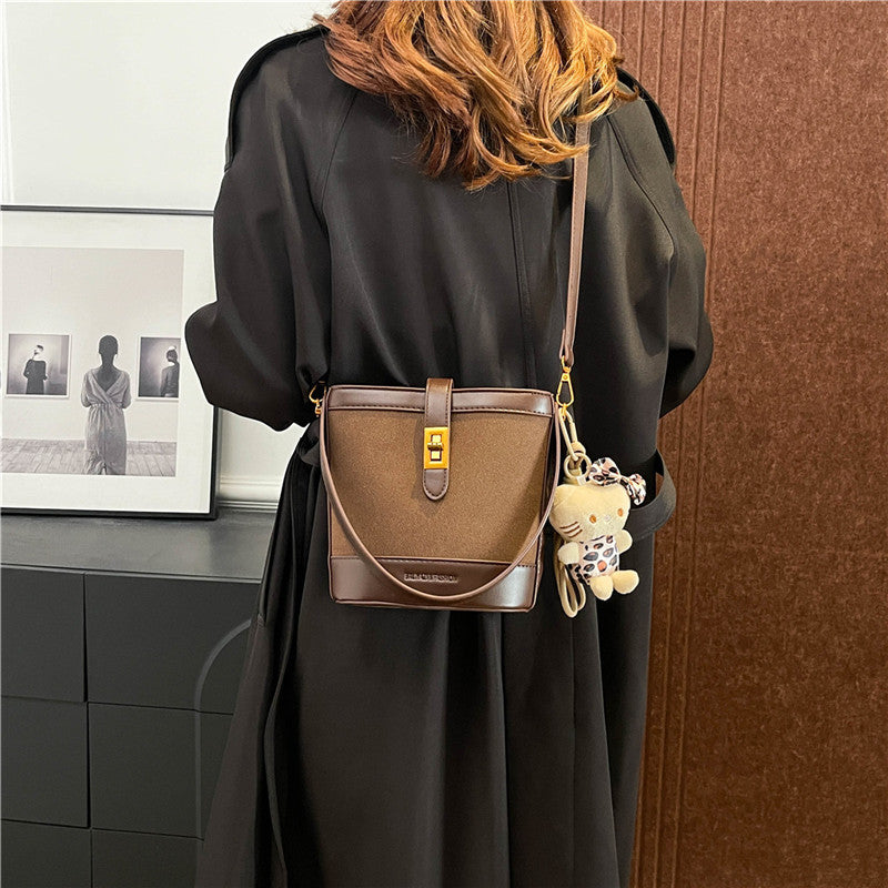 Fashion leopard print bag large capacity women's 2025 new autumn and winter popular foreign style messenger bag fashion portable bucket bag