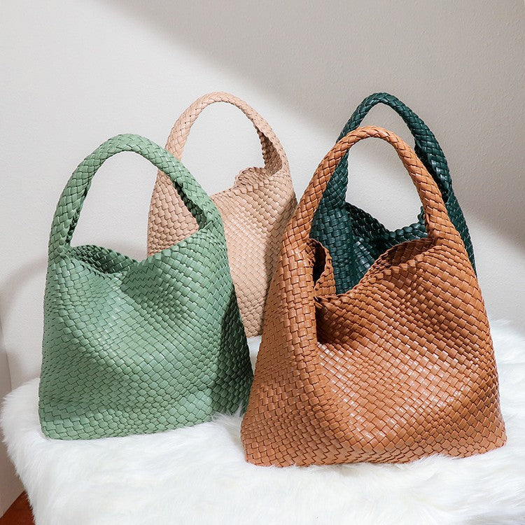 Cross-border hot-selling new handwoven bags, portable tote bags, trendy women's bags, large-capacity underarm shoulder bags.
