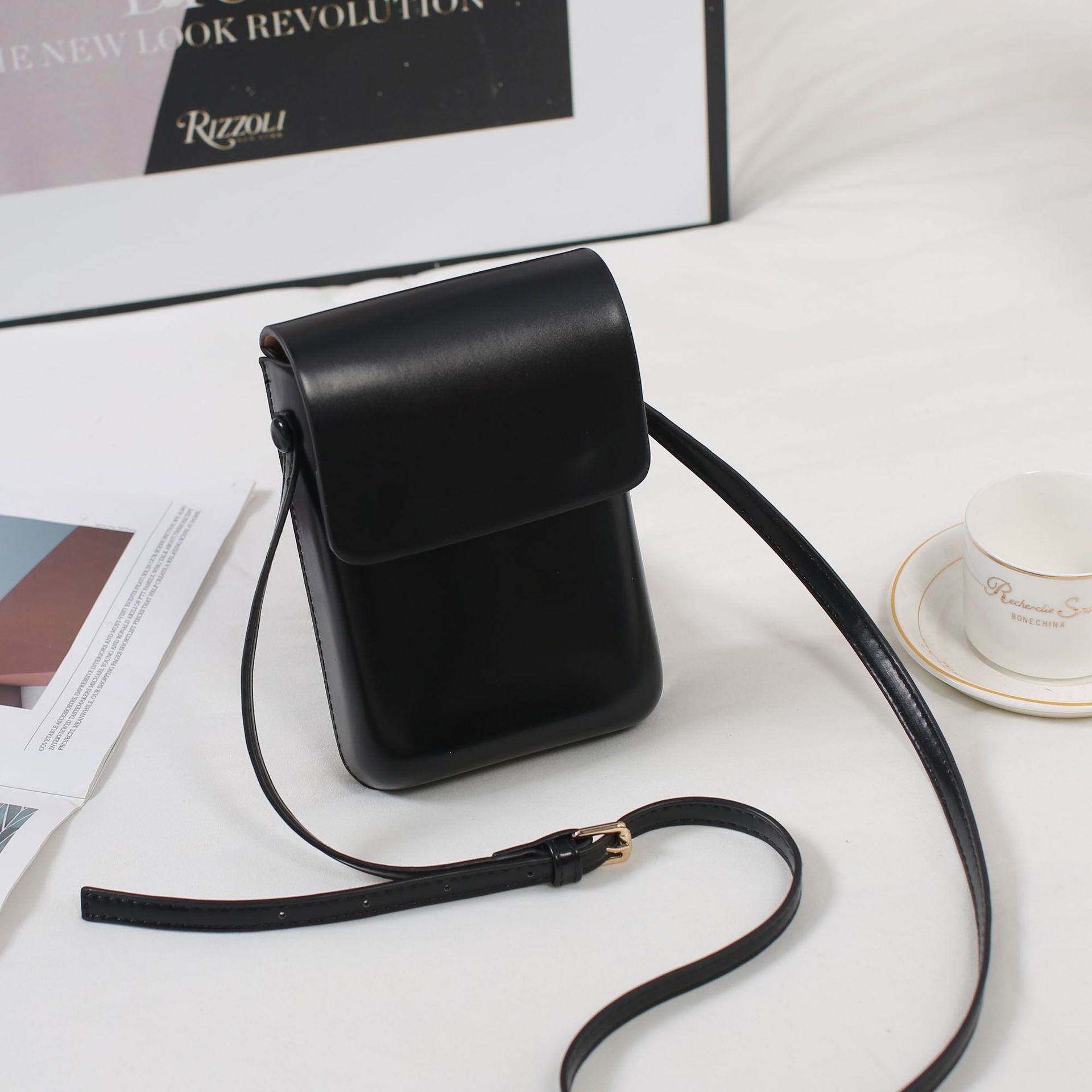 Cross-border diagonal span vertical mobile phone bag, simple and fashionable pressure shell bag, niche solid color change bag, retro texture messenger bag.