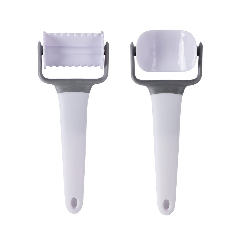 hot-selling dough biscuit roller knife casual portable plastic fondant dough roller knife biscuit demoulding device