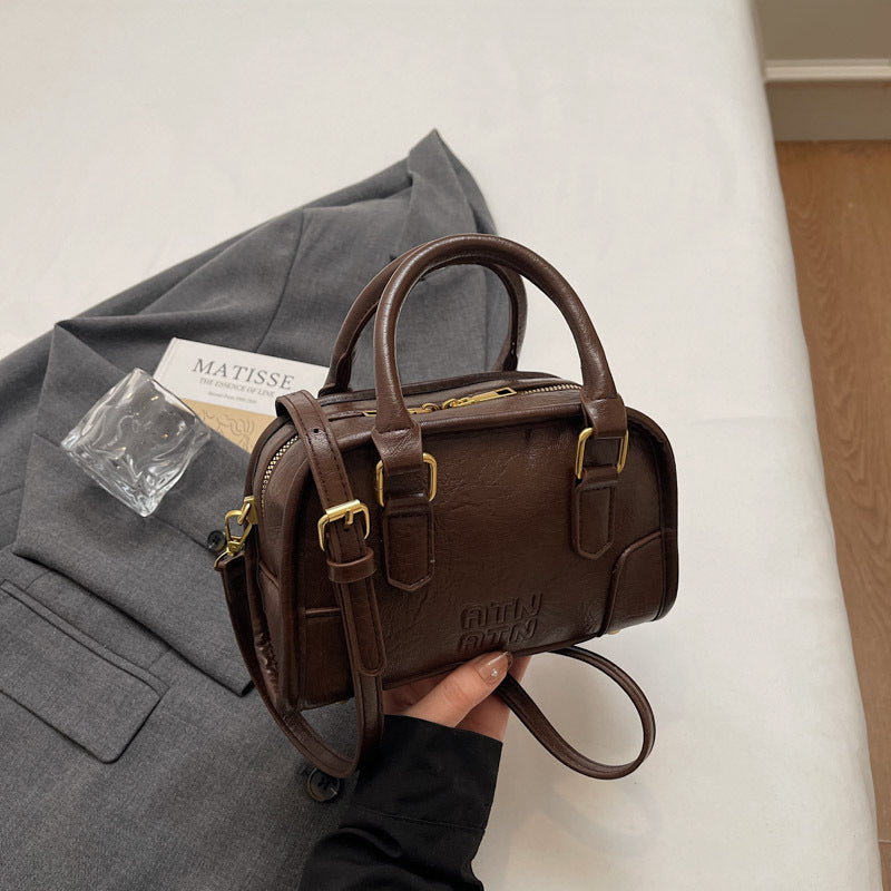 French retro handbag women's bag new 2026 trendy versatile crossbody bag high-end texture work shoulder bag
