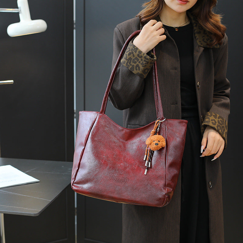 Retro style trend tote bag college students class commute armpit bag 2025 autumn and winter new shoulder portable women's bag