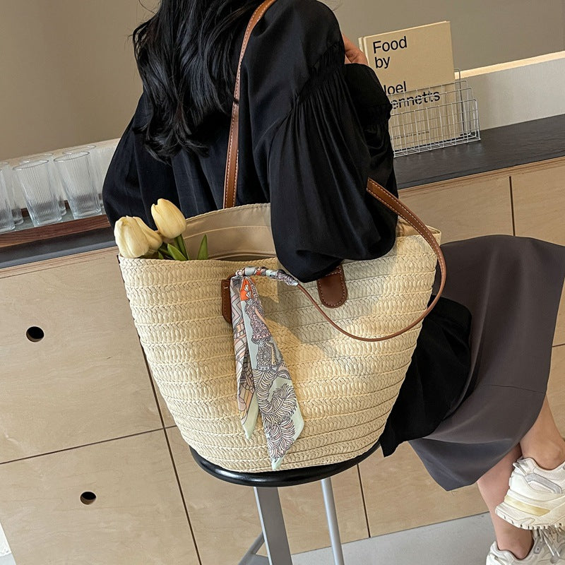 Straw bag women's large capacity 2025 new vacation beach straw bag woven commuter bucket bag vegetable basket tote bag