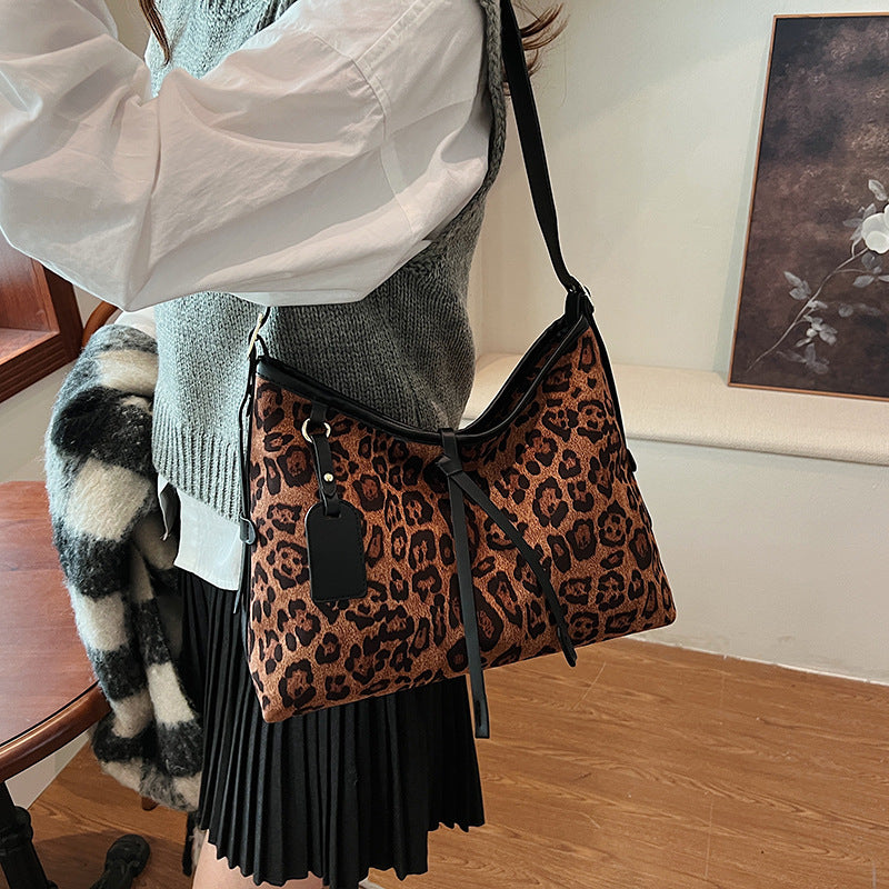 Foreign trade leisure commuting large-capacity shoulder bag women's 2025 new autumn and winter popular high-end leopard print messenger bag