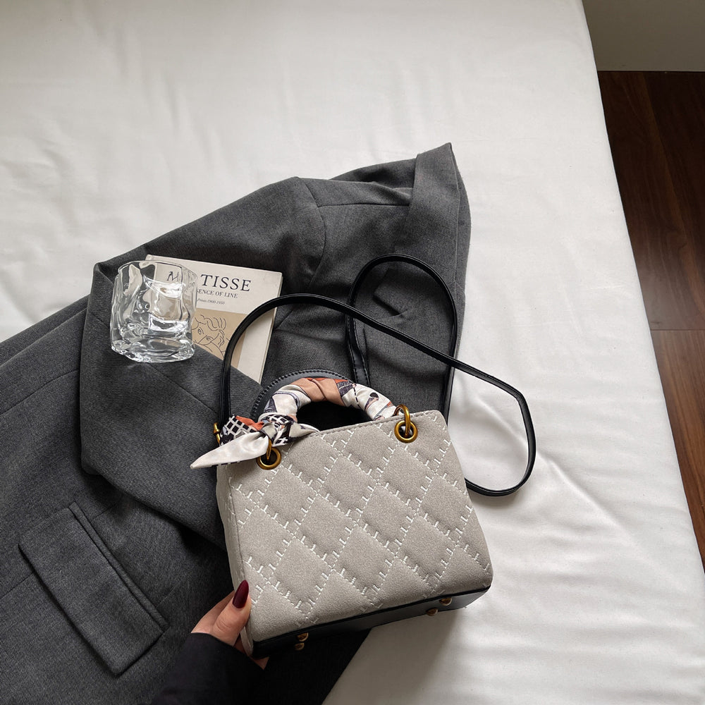 2025 fall/winter new women's handbag - vintage argyle design, light luxury, high-end, stylish commuter shoulder bag