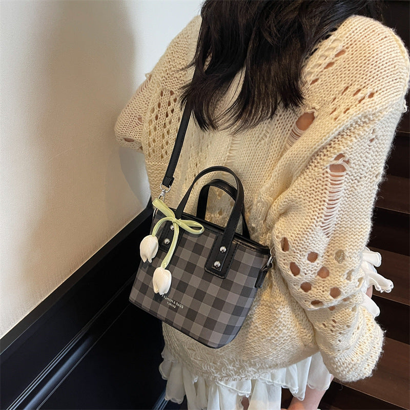 This year's trendy handbags for women: 2026 new arrivals featuring versatile plaid bucket bags, artistic floral shoulder bags, and crossbody bags