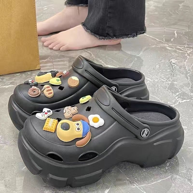 Women's clogs - new 2024 summer collection: chunky sole, non-slip, trendy office-ready, height-increasing, closed-toe sandals for beach and everyday wear