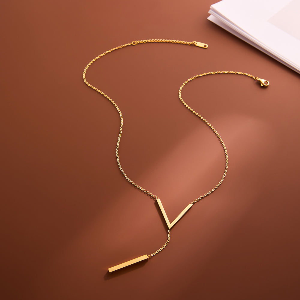 Gold titanium steel necklace collection for women, non-fading, light luxury, versatile clavicle chain, fashionable elegantsweater chain, trendy