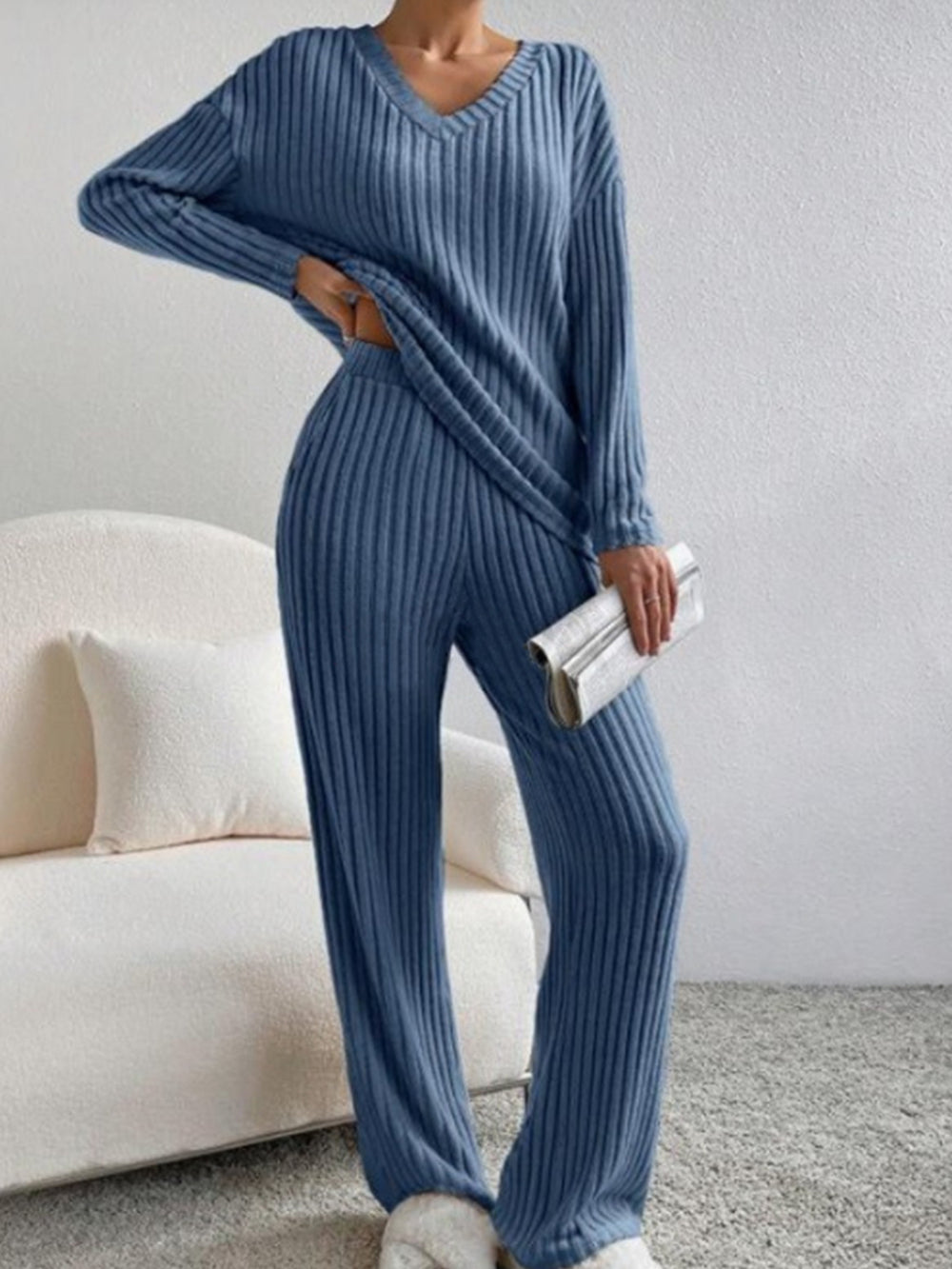 two-piece set for women,  autumn new collection: stylish and casual straight-leg pants with a chic, loose-fit v-neck ribbed knit top
