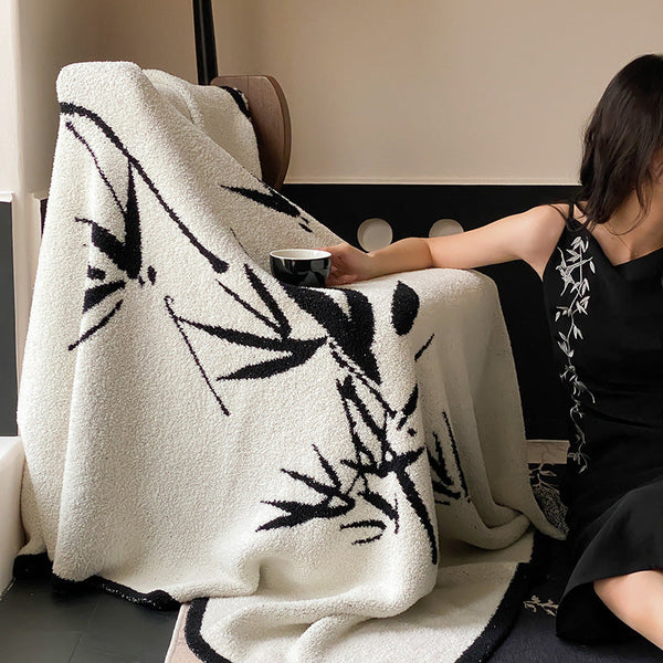 High-end autumn and winter Chinese-style jacquard half-edge fleece blanket, black and white ink sofa blanket, no hair loss, anti-static blanket