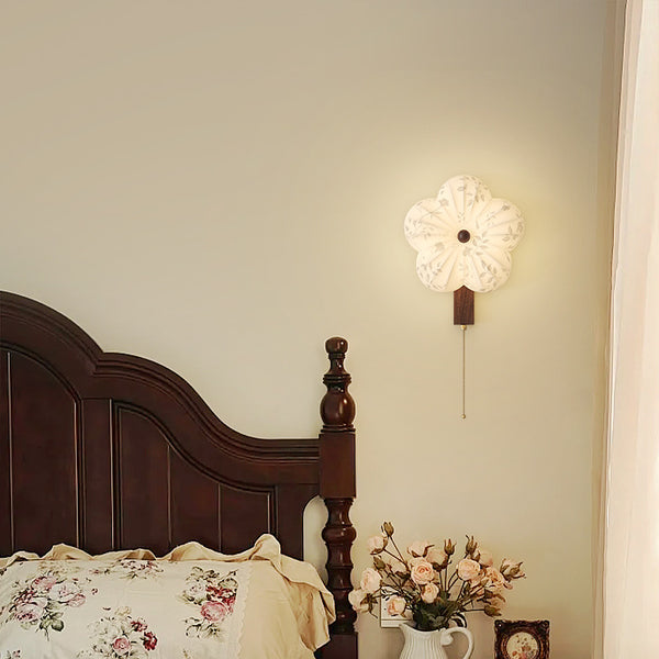 New medieval style printed fabric bedroom wall lamp, Song Dynasty aesthetics, new Chinese style full spectrum eye protection lamp, background wall lamp