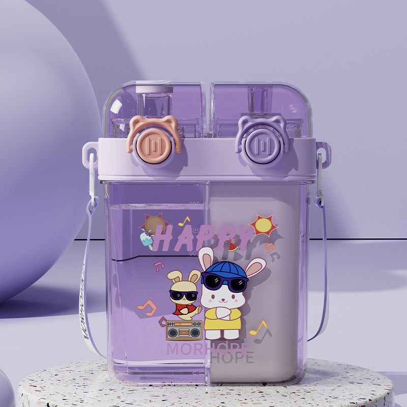 Ready-to-ship water bottles for kids, featuring a divided design for dual drinking options. stylish and portable, perfect for outdoor adventures and travel, suitable for both boys and girls