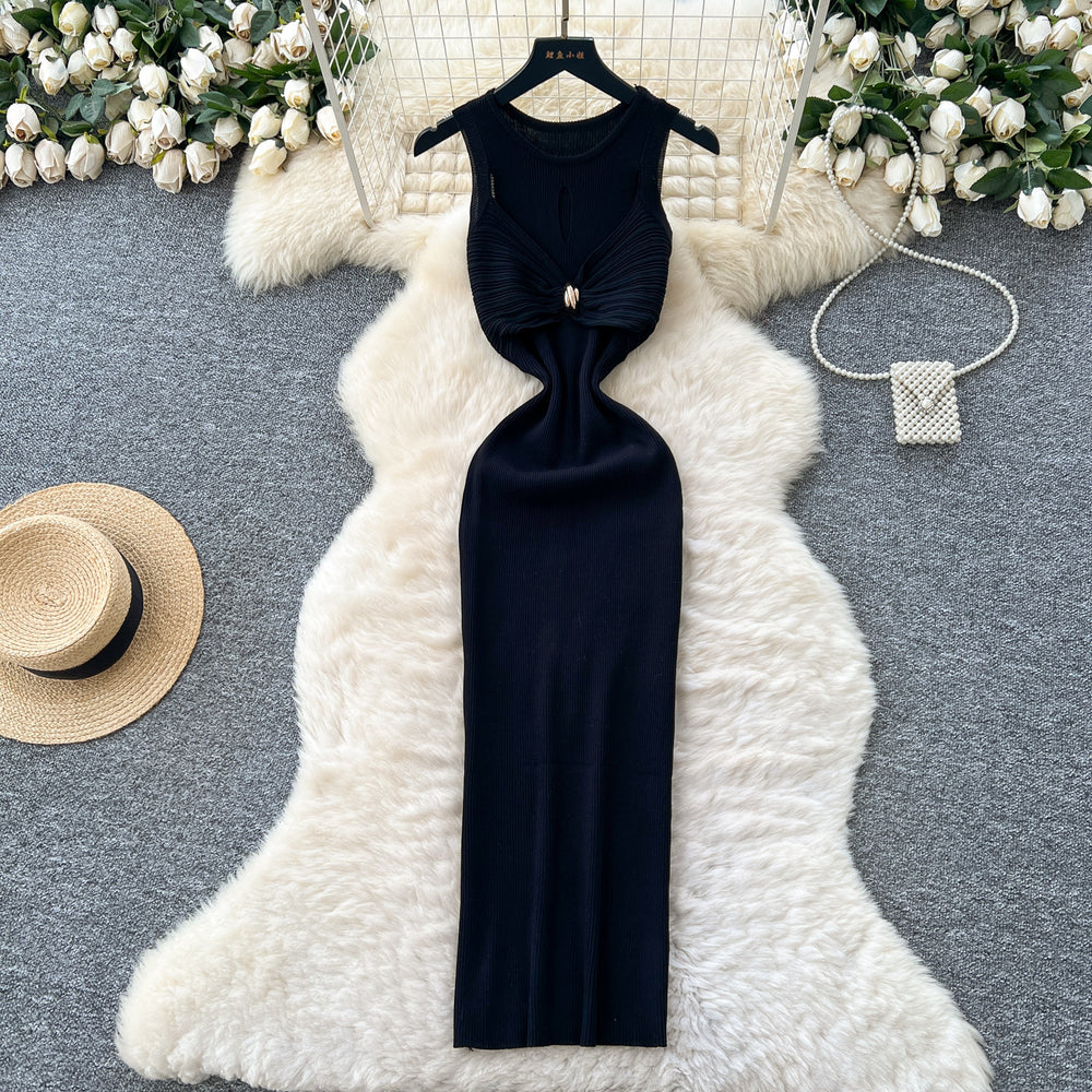 Goddess-style sense of design, cut out metal buckle, round neck, sleeveless dress, women's silmslimming lookelegant hip skirt