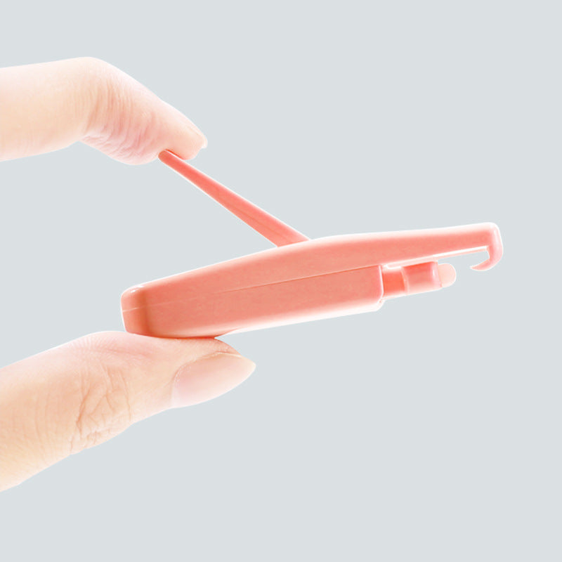 Snow belle's popular eyelash curler, cat claw shape eyelash curler, does not hurt eyelashes and can be curled with one clip