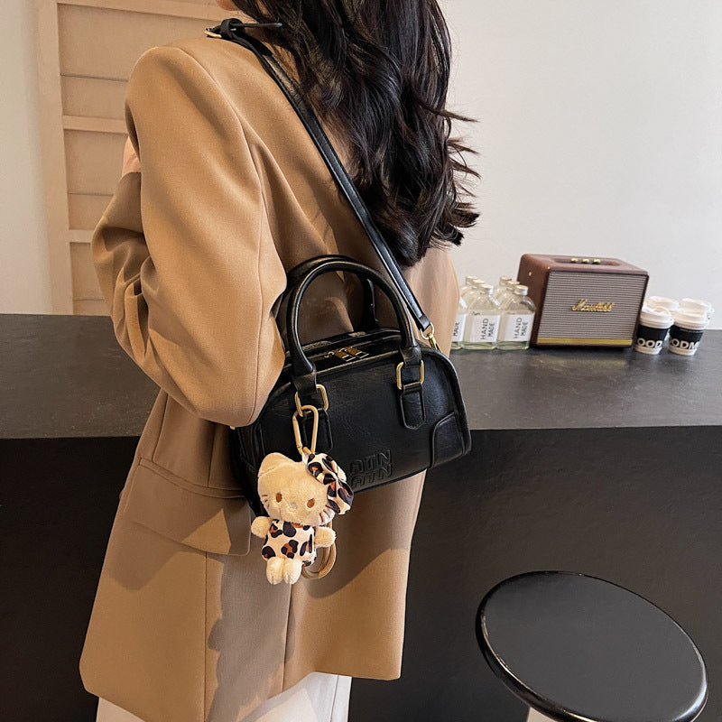 French retro handbag women's bag new 2026 trendy versatile crossbody bag high-end texture work shoulder bag