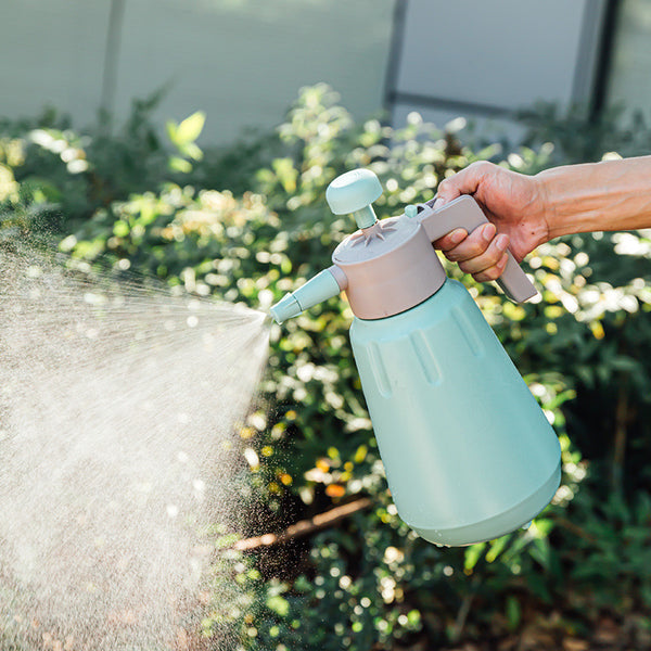 Large-capacity watering sprayer for gardening household air pressure automatic pressure relief thickened explosion-proof watering can for disinfection and cleaning