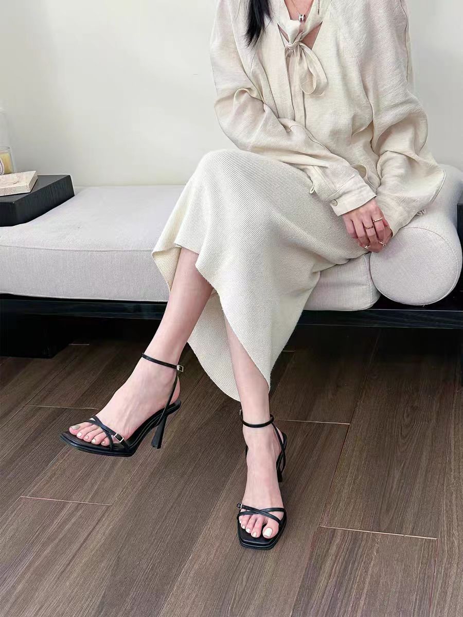 Women's thong sandals - new summer 2025 collection: stiletto heels, white, perfect with dresses, comfortable and trendy high heels