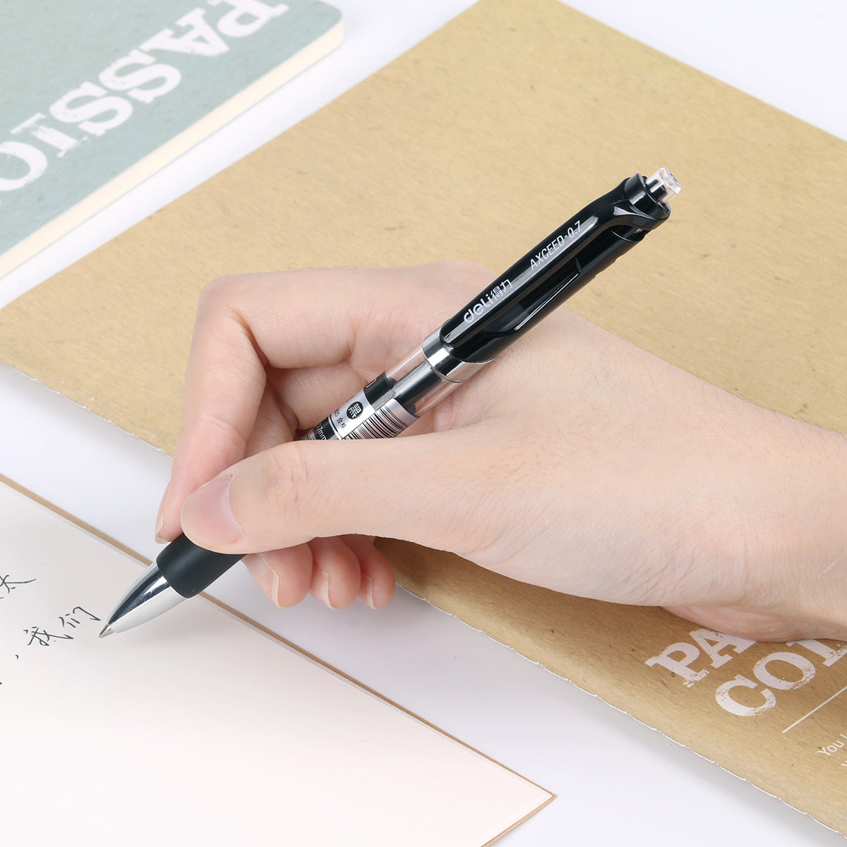 Deli S02 neutral pen 0.7mm fountain pen office signature pen, soft glue handshake press neutral pen stationery wholesale
