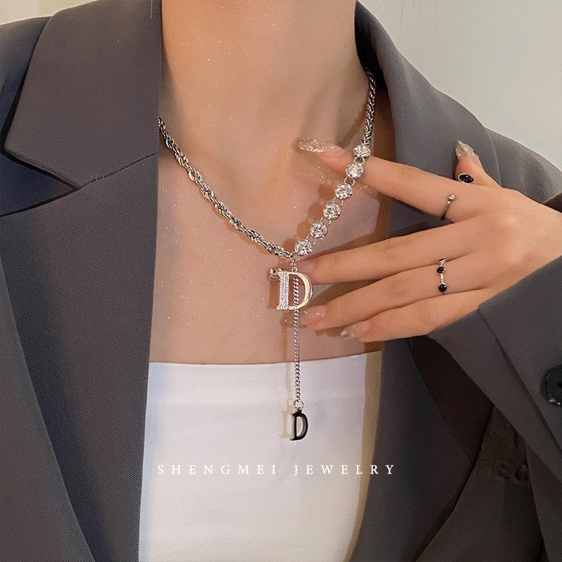 Hip-hop influencer d letter necklace - women's luxury, niche design, 2025 new trendy, high-end sweatshirt chain accessory