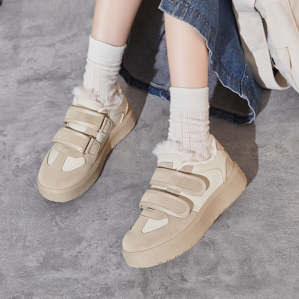 Mingdian thick-soled fluffy shoes for women wearing 2024 new high-value warm cotton shoes for women Velcro fleece board shoes for women