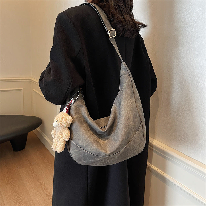 Autumn new large-capacity lazy wind commuter bag casual shoulder bag high texture pendant messenger bag tote bag