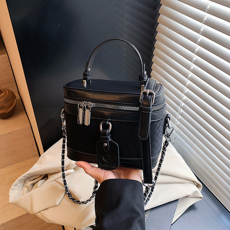 2025 new women's bag Internet celebrity weaving light luxury Internet celebrity box bag texture commuter shoulder bag fashion bag