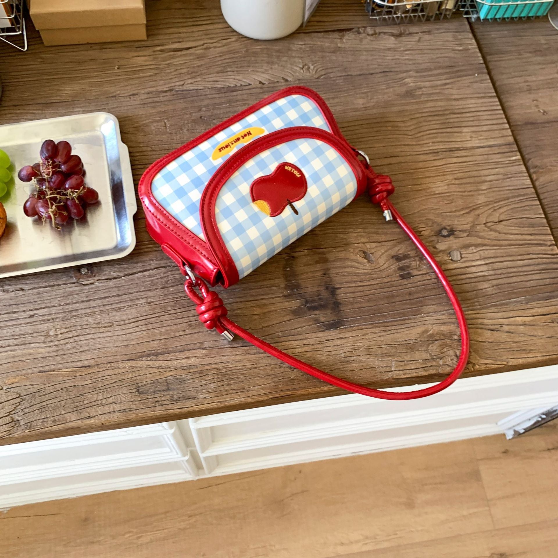 Cartoon embroidered hand carry small square bag 2025 summer new Korean version fashion versatile casual shoulder bag feeling messenger bag