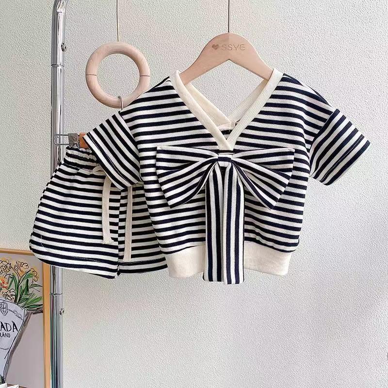 Korean girls' summer  new fashion striped set: kids' bowknot short-sleeve t-shirt + shorts