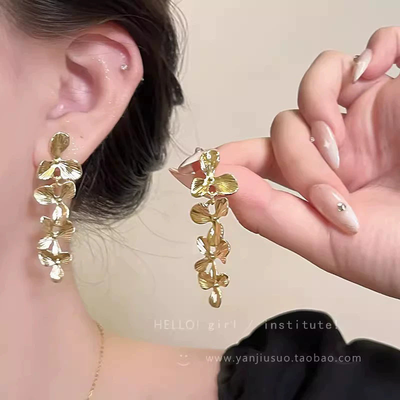 Spring break style white floral earrings - unique dopamine studs, niche design, versatile earrings