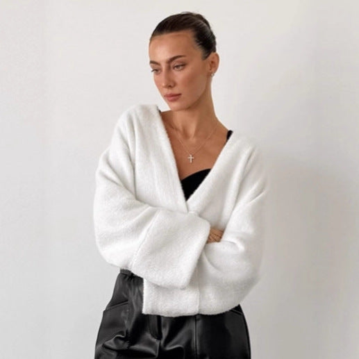 European and American  temperament white woolen jacket women's 2025 winter design short V-neck plush cardigan top